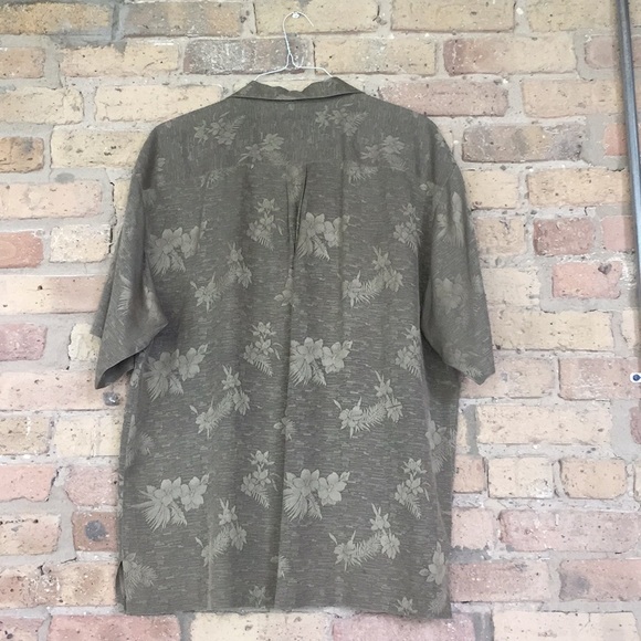 Tommy Bahama Perfect condition 100% silk - Picture 6 of 8